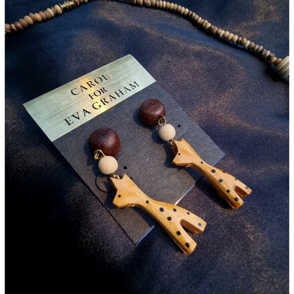 Rare Find Wooden Beaded Necklace and Giraffe Earrings Jewelry Set - Picture 2 of 3